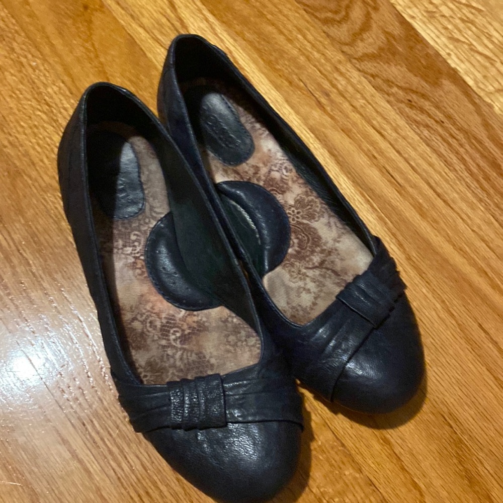 Born women’s ballet flat navy blue 6.5 leather